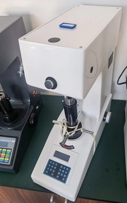 Cyfrowy twardościomierz Micro Vickers OEM, ręczny tester twardości Vickersa z wieżyczką