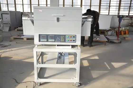 Obrotowy piec rurowy o temperaturze 1400 ℃ jest używany do metalurgicznego testu węgla aktywnego