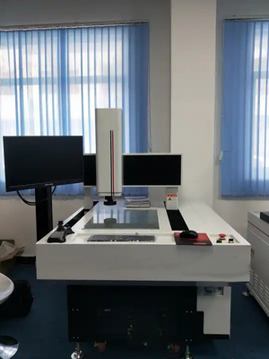 Sterowana mikrokomputerem maszyna do pomiaru wideo 3D używana w laboratorium