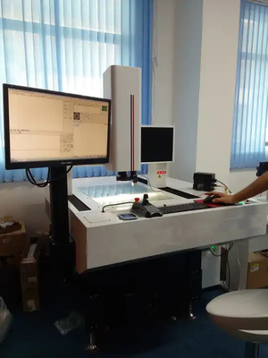 Sterowana mikrokomputerem maszyna do pomiaru wideo 3D używana w laboratorium