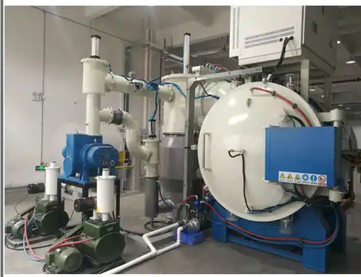 Piec próżniowy o mocy 120 kW do obróbki cieplnej materiałów metalowych ze stali nierdzewnej